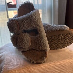 Papillio Gray‎ Fuzzy Sandals